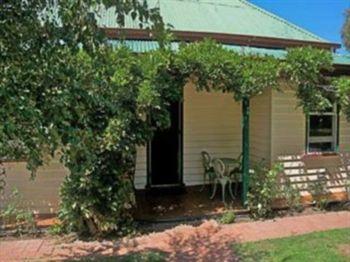 Triabunna Cabin & Caravan Park Buitenkant foto